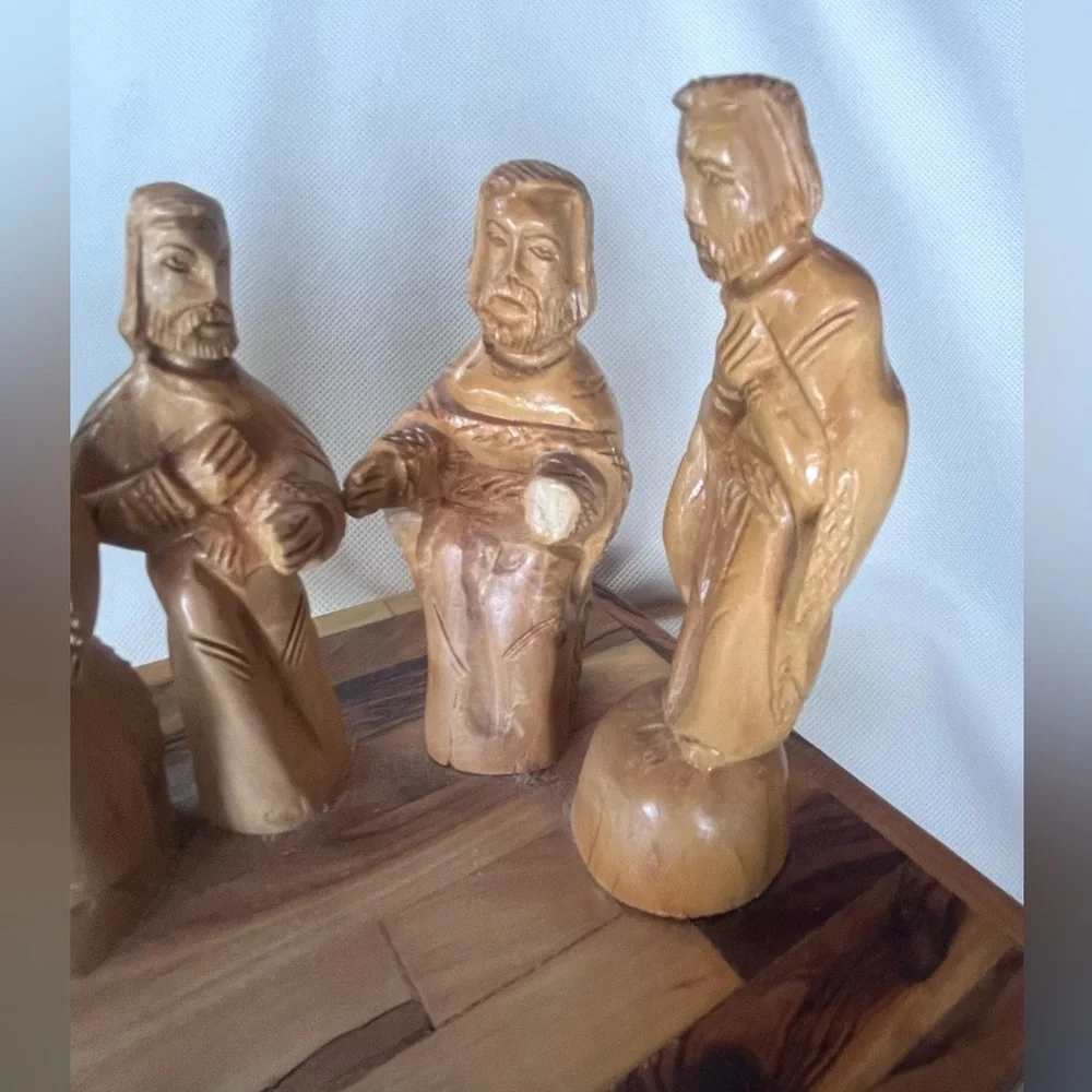 Last supper wooden display plague figurines stationary disciples Jesus
